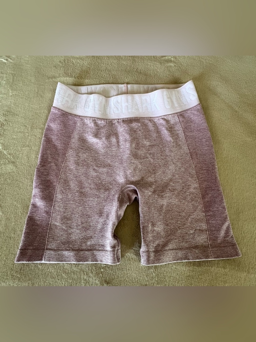 Gymshark Seamless High-Waist Biker Shorts in Dusty Rose and White Waistband
